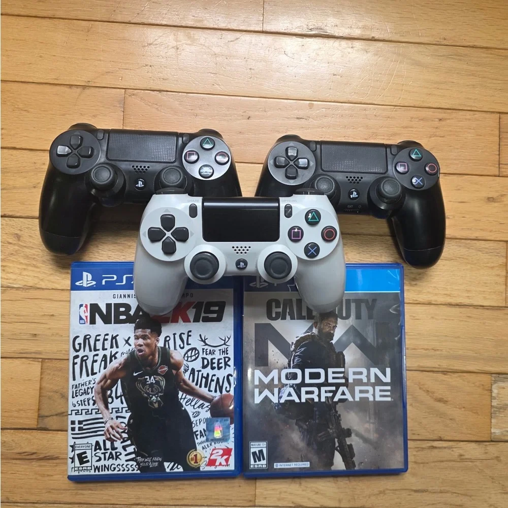 Playstation 4 with original wires, 3 controllers and 2 games.